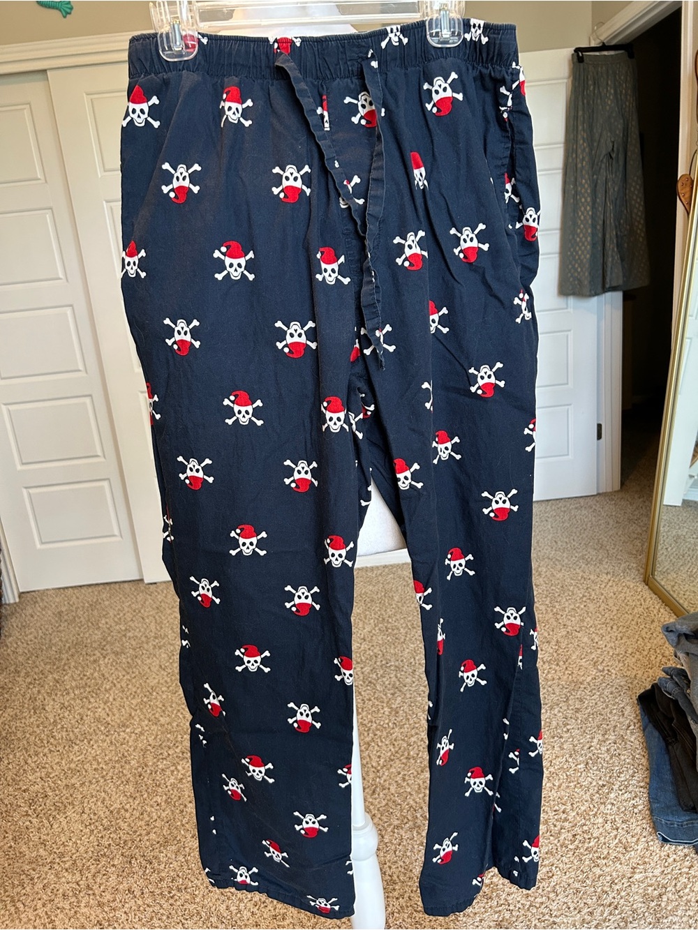 Old Navy Christmas Santa Skull & Crossbones Pajama Pants Cotton Size L